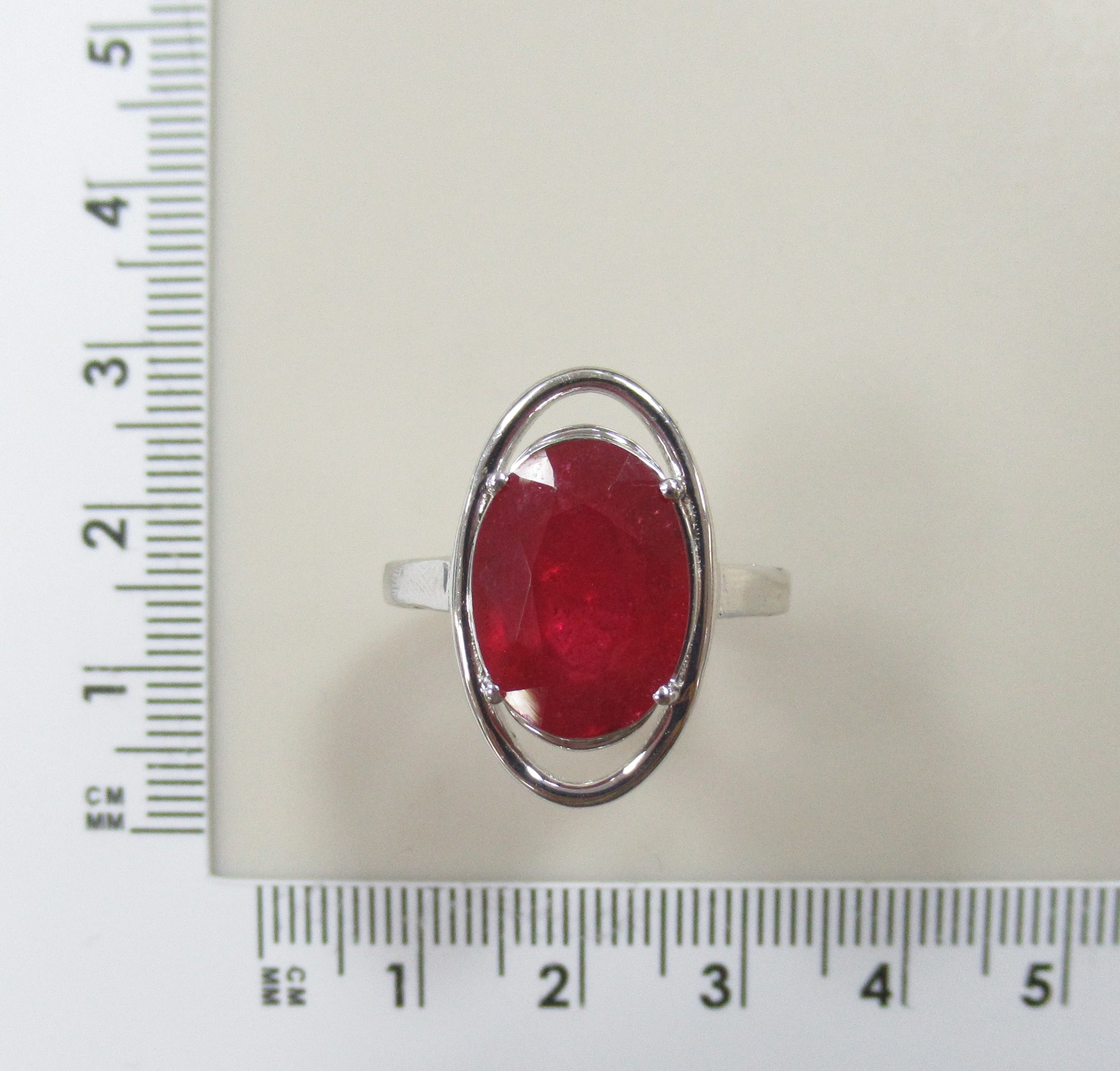 Серебряное кольцо с рубином